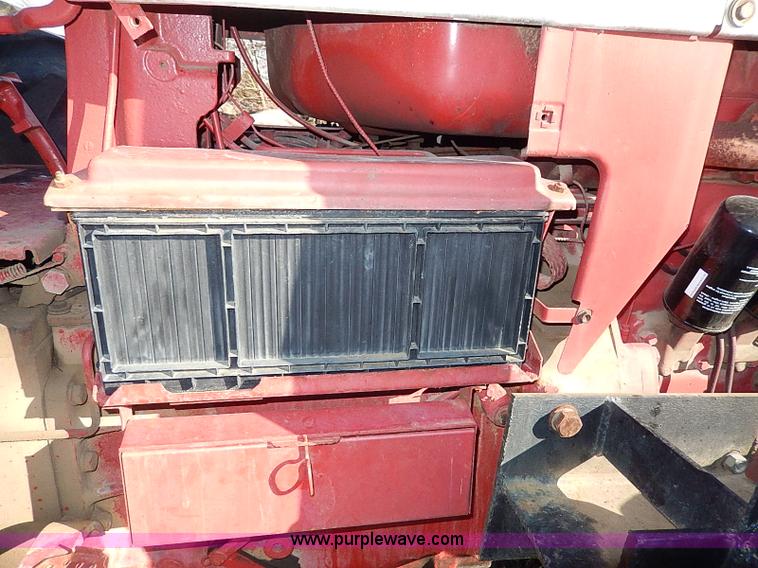 image for item H9509 International Farmall 966 tractor
