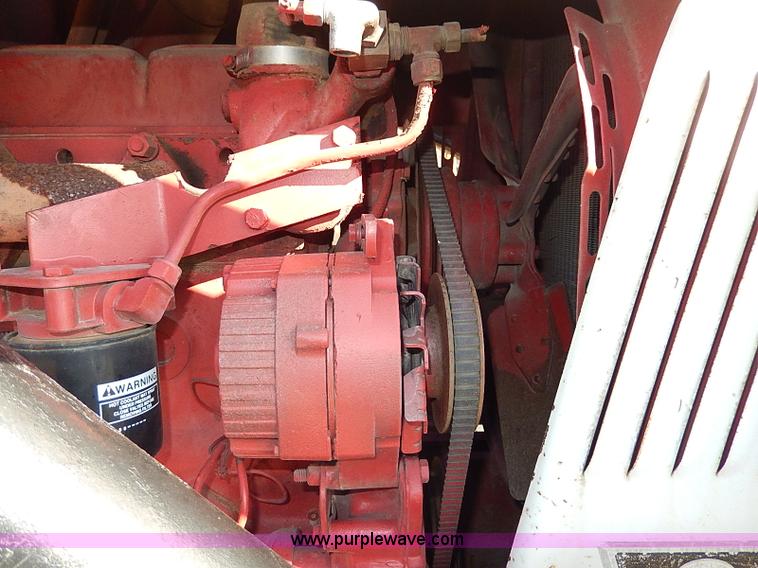 image for item H9509 International Farmall 966 tractor