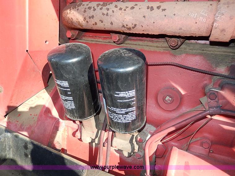 image for item H9509 International Farmall 966 tractor