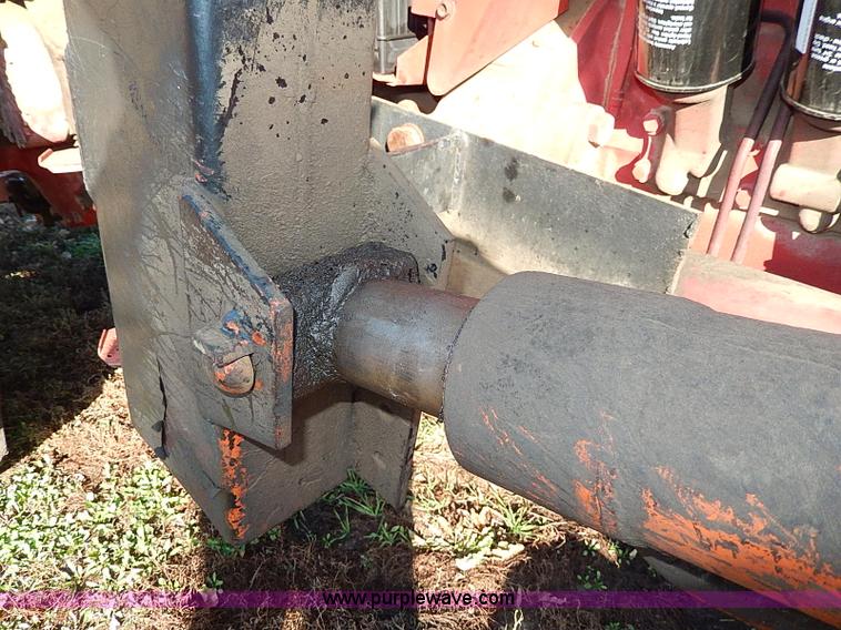 image for item H9509 International Farmall 966 tractor