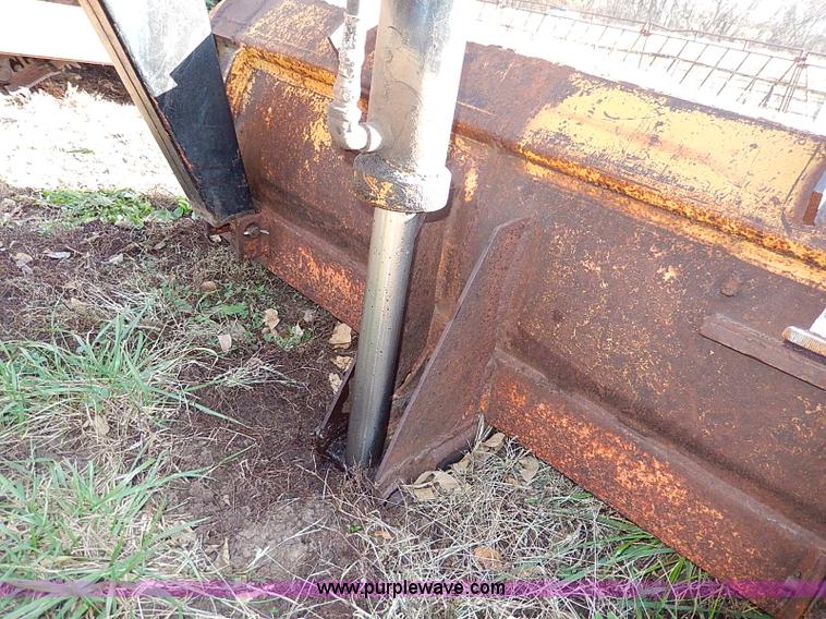 image for item H9509 International Farmall 966 tractor