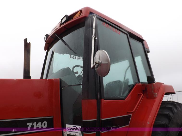 image for item I9246 1990 Case IH 7140 MFWD tractor