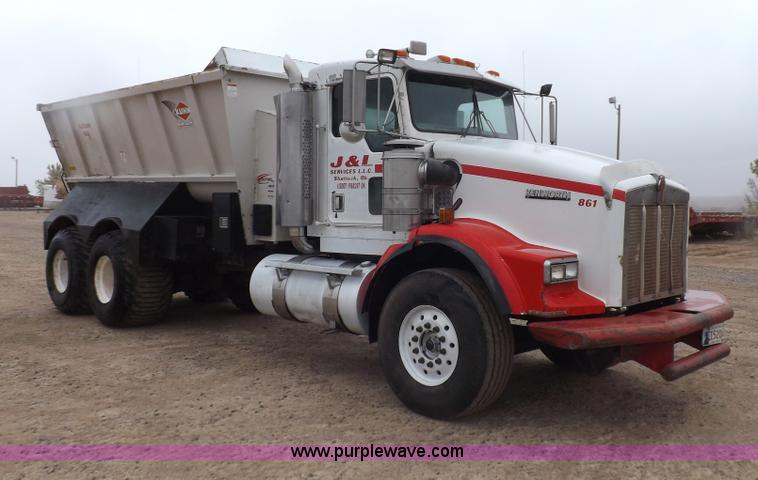 image for item I9248 1996 Kenworth T800 manure spreader truck