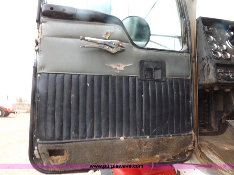 image for item I9248 1996 Kenworth T800 manure spreader truck