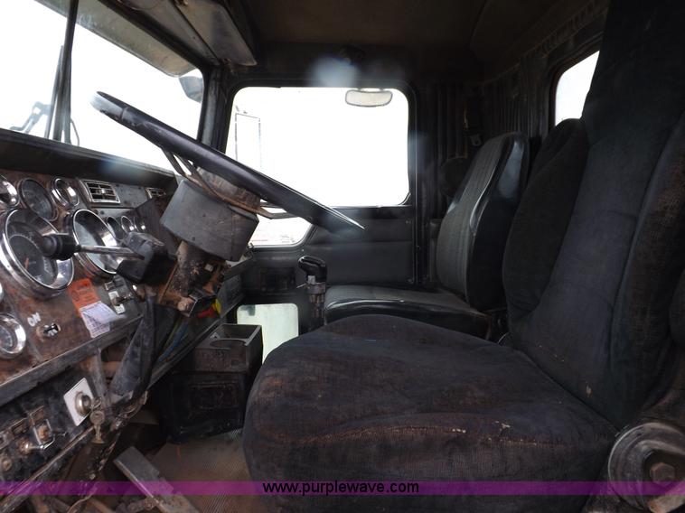 image for item I9248 1996 Kenworth T800 manure spreader truck