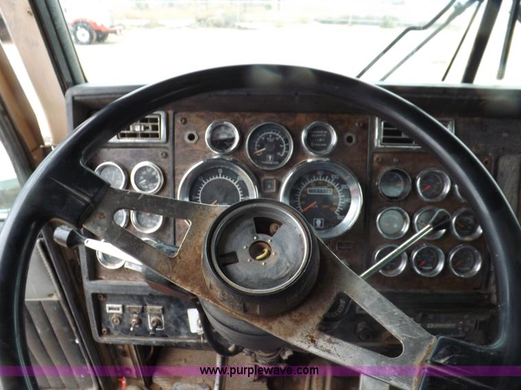 image for item I9248 1996 Kenworth T800 manure spreader truck