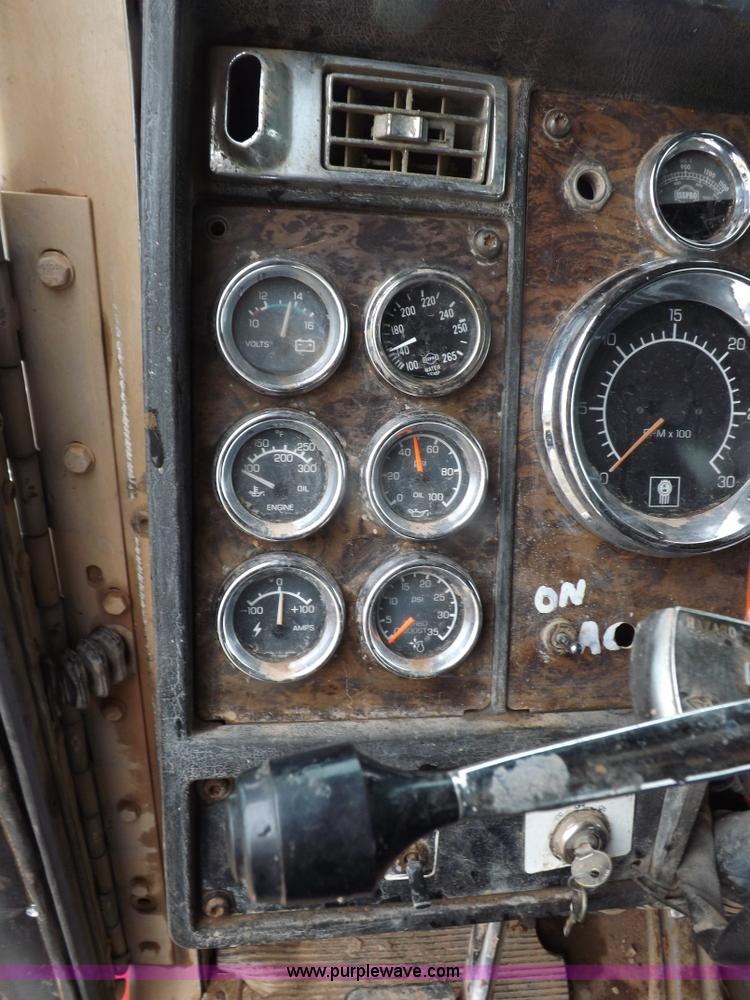 image for item I9248 1996 Kenworth T800 manure spreader truck