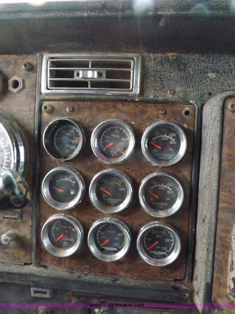 image for item I9248 1996 Kenworth T800 manure spreader truck