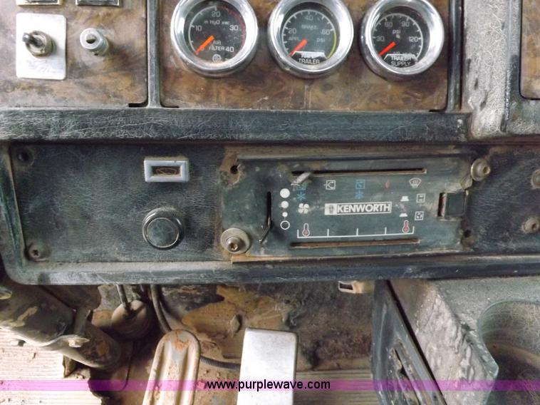 image for item I9248 1996 Kenworth T800 manure spreader truck