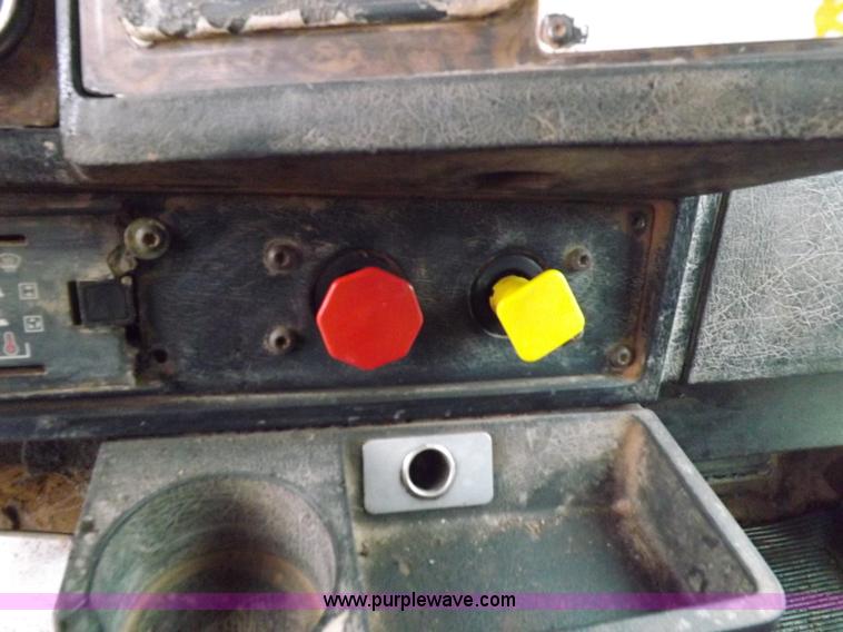 image for item I9248 1996 Kenworth T800 manure spreader truck