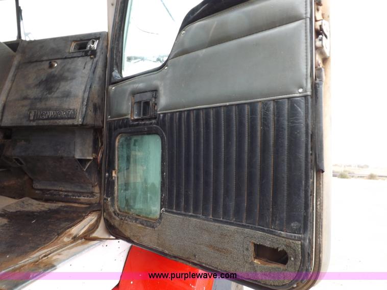 image for item I9248 1996 Kenworth T800 manure spreader truck