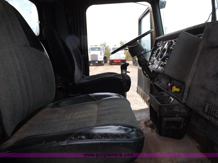 image for item I9248 1996 Kenworth T800 manure spreader truck