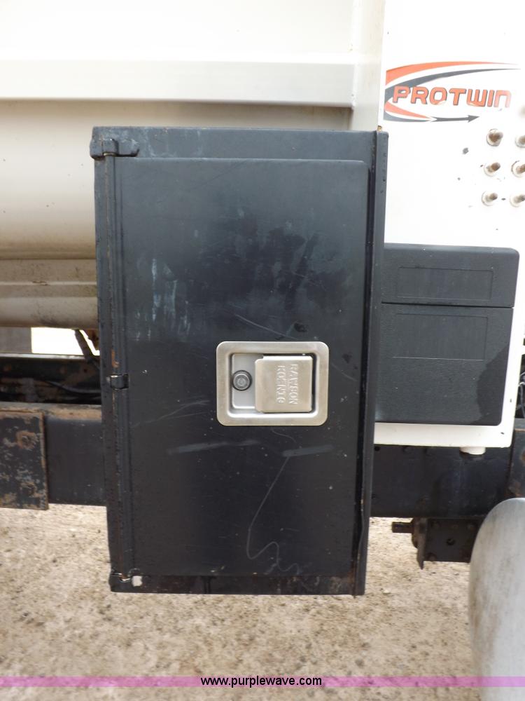 image for item I9248 1996 Kenworth T800 manure spreader truck