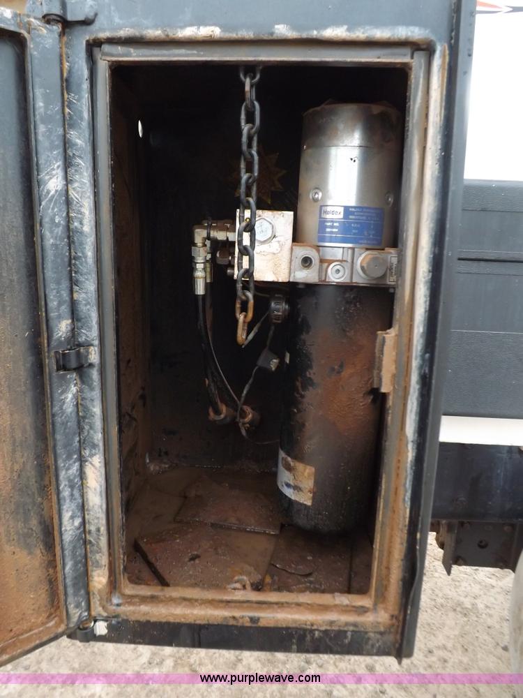 image for item I9248 1996 Kenworth T800 manure spreader truck