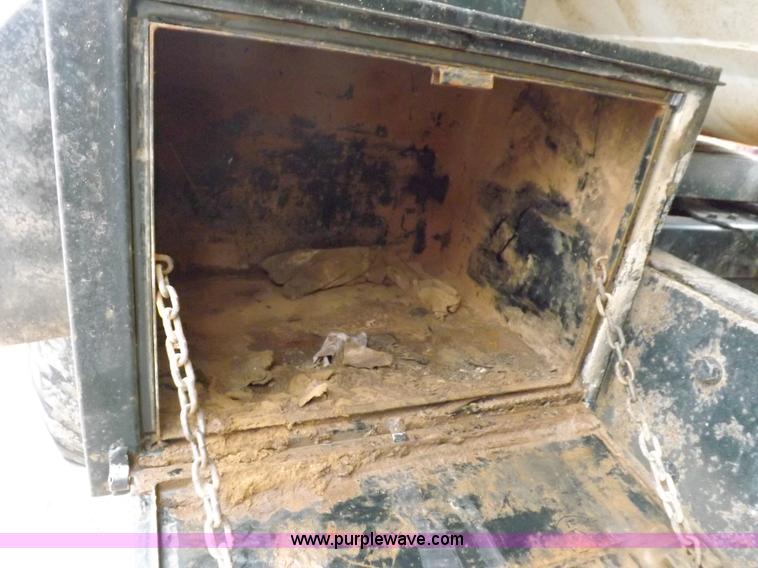 image for item I9248 1996 Kenworth T800 manure spreader truck