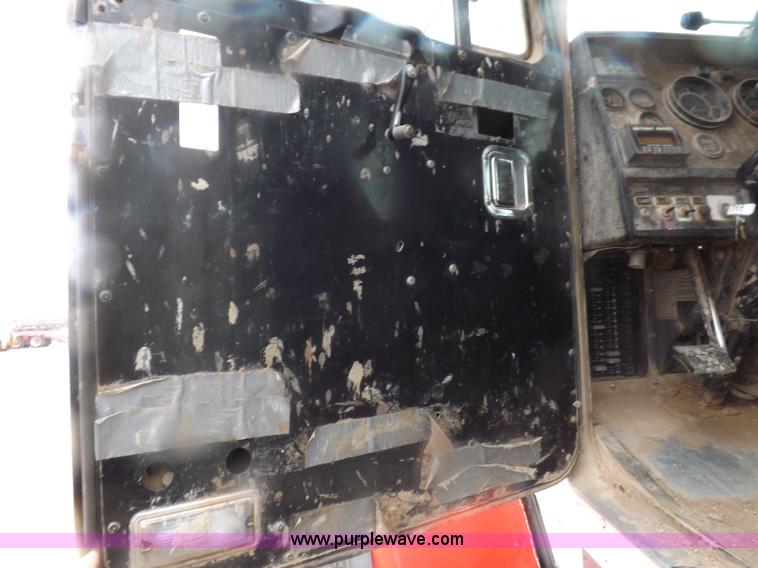 image for item I9249 1996 Kenworth T800B manure spreader truck