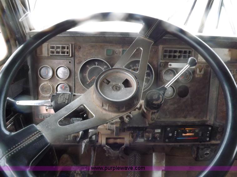 image for item I9249 1996 Kenworth T800B manure spreader truck