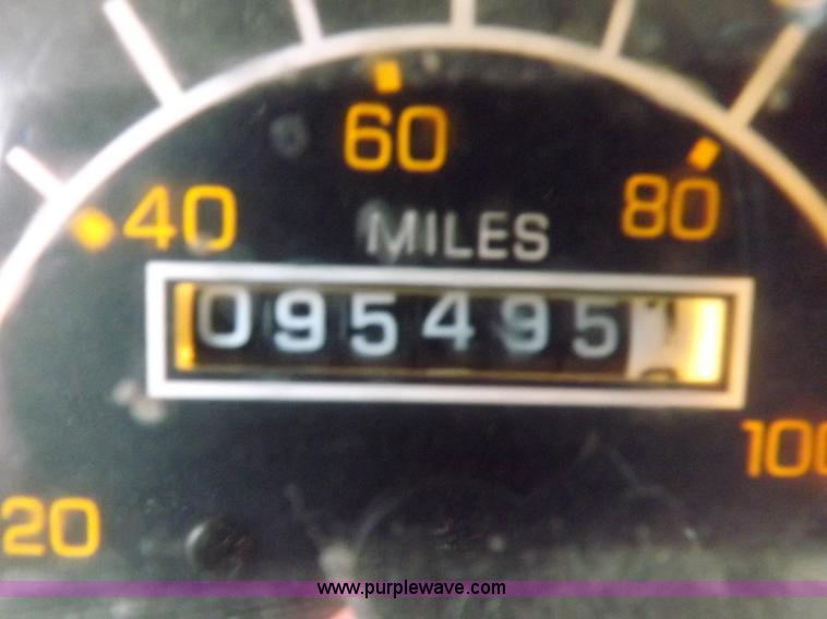 image for item I9249 1996 Kenworth T800B manure spreader truck