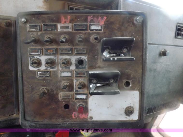 image for item I9249 1996 Kenworth T800B manure spreader truck