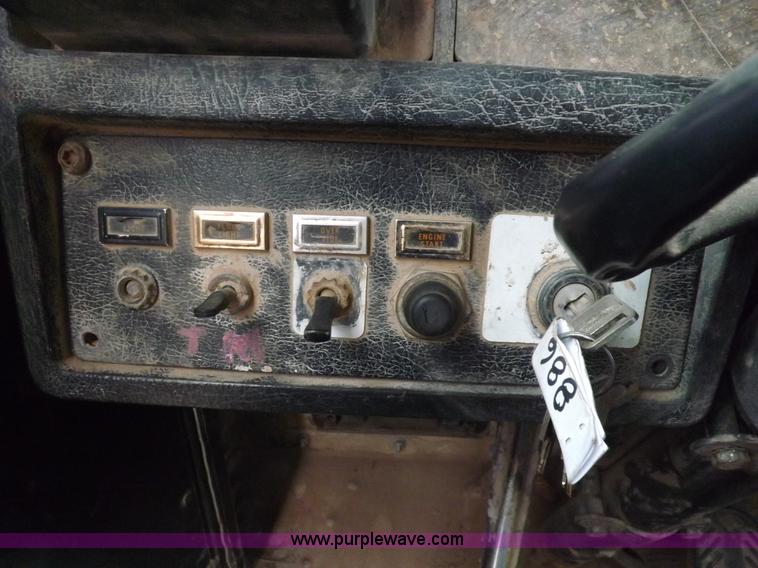 image for item I9249 1996 Kenworth T800B manure spreader truck