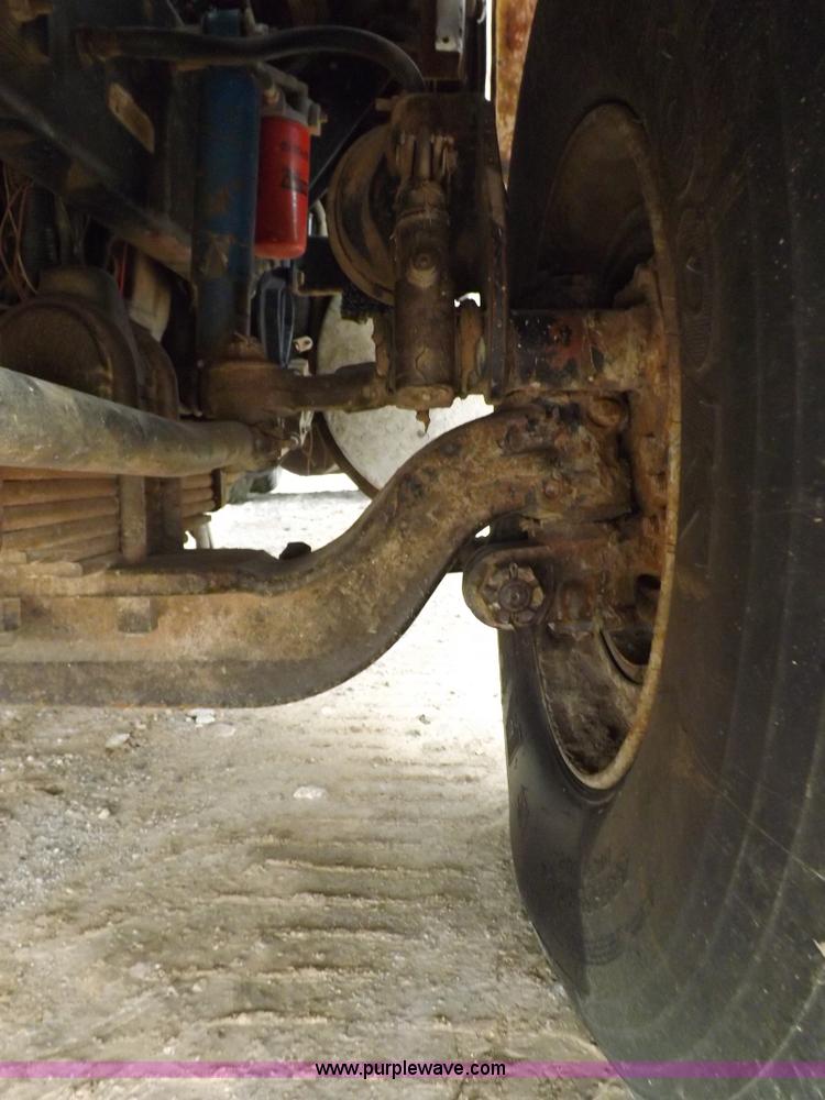 image for item I9249 1996 Kenworth T800B manure spreader truck