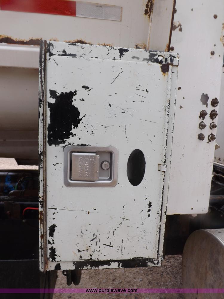 image for item I9249 1996 Kenworth T800B manure spreader truck