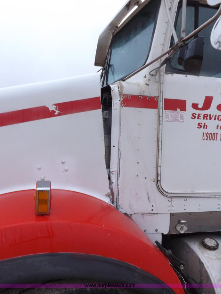 image for item I9249 1996 Kenworth T800B manure spreader truck