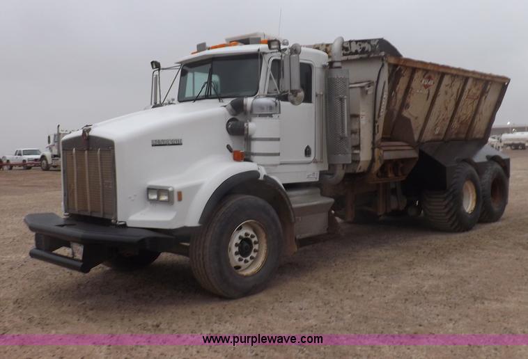 image for item I9250 1992 Kenworth T800 manure spreader truck