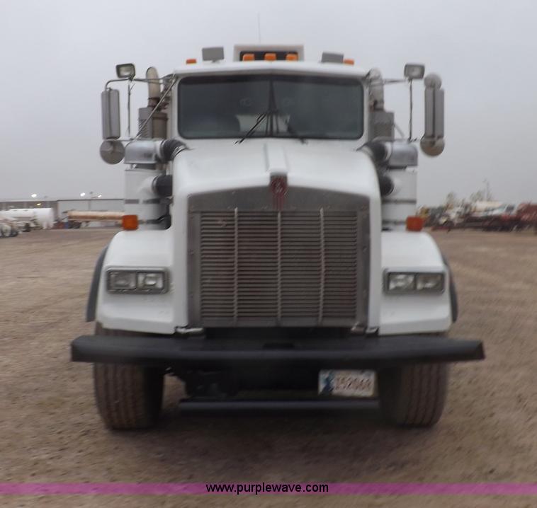 image for item I9250 1992 Kenworth T800 manure spreader truck