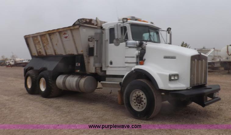 image for item I9250 1992 Kenworth T800 manure spreader truck