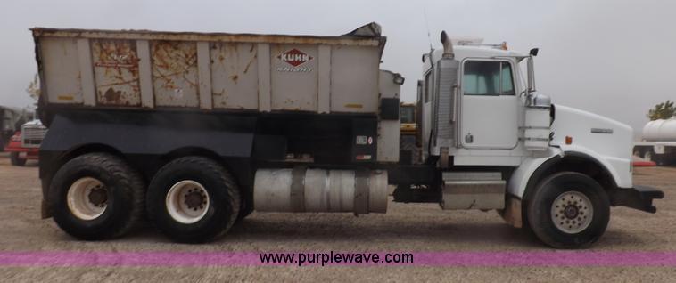 image for item I9250 1992 Kenworth T800 manure spreader truck