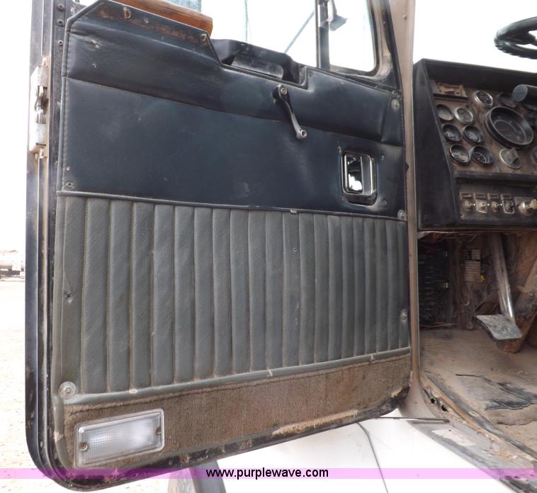 image for item I9250 1992 Kenworth T800 manure spreader truck