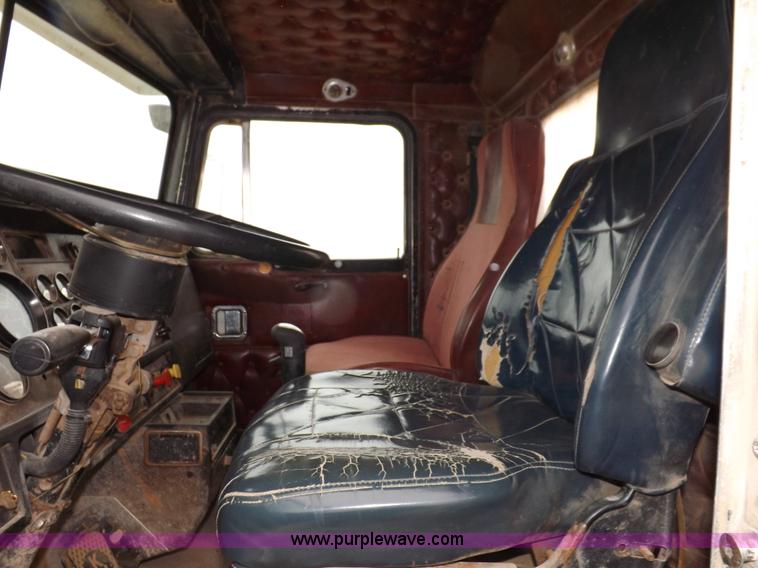 image for item I9250 1992 Kenworth T800 manure spreader truck