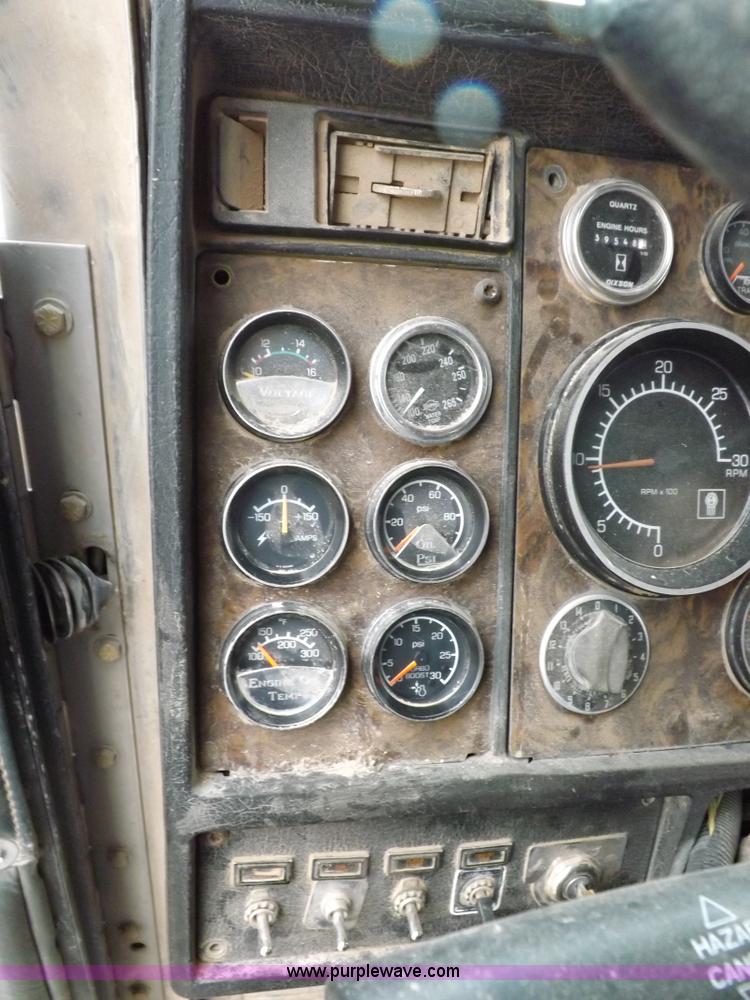 image for item I9250 1992 Kenworth T800 manure spreader truck