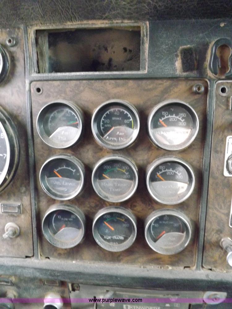 image for item I9250 1992 Kenworth T800 manure spreader truck