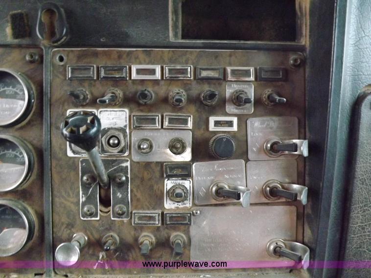 image for item I9250 1992 Kenworth T800 manure spreader truck