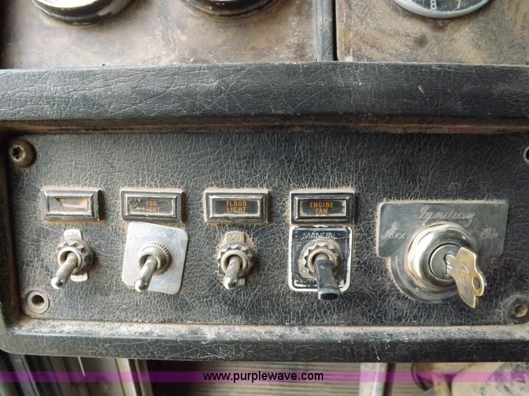 image for item I9250 1992 Kenworth T800 manure spreader truck