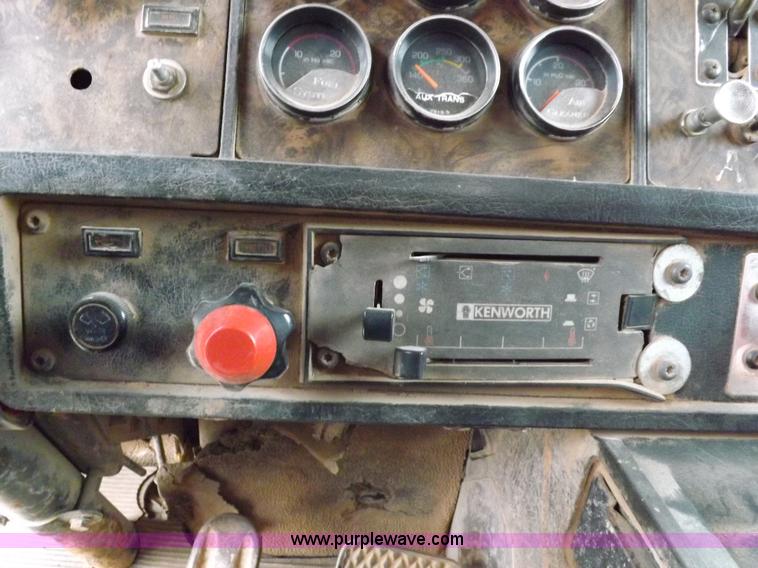 image for item I9250 1992 Kenworth T800 manure spreader truck