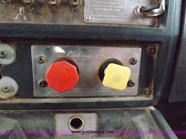 image for item I9250 1992 Kenworth T800 manure spreader truck