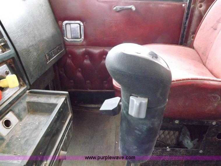 image for item I9250 1992 Kenworth T800 manure spreader truck