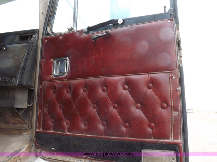 image for item I9250 1992 Kenworth T800 manure spreader truck