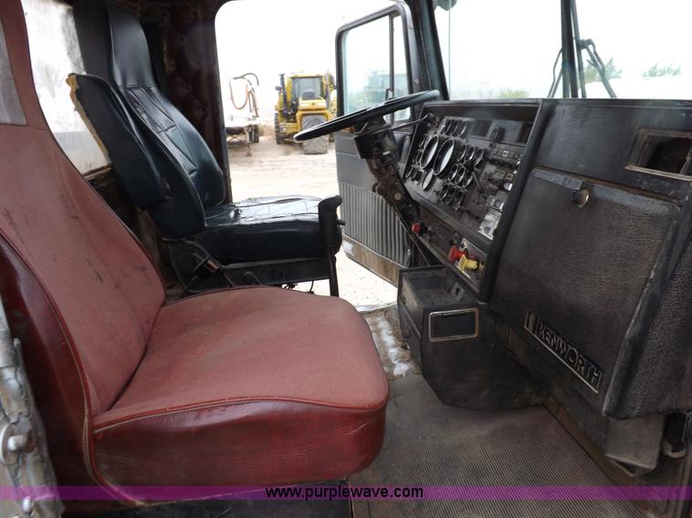 image for item I9250 1992 Kenworth T800 manure spreader truck