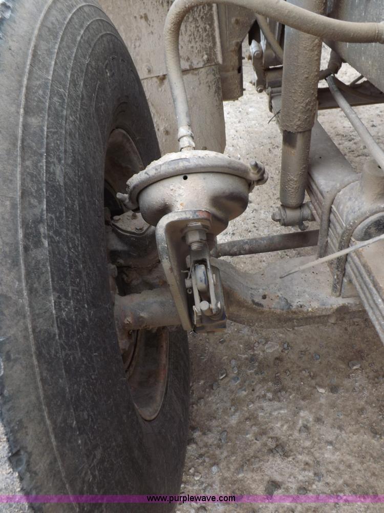 image for item I9250 1992 Kenworth T800 manure spreader truck