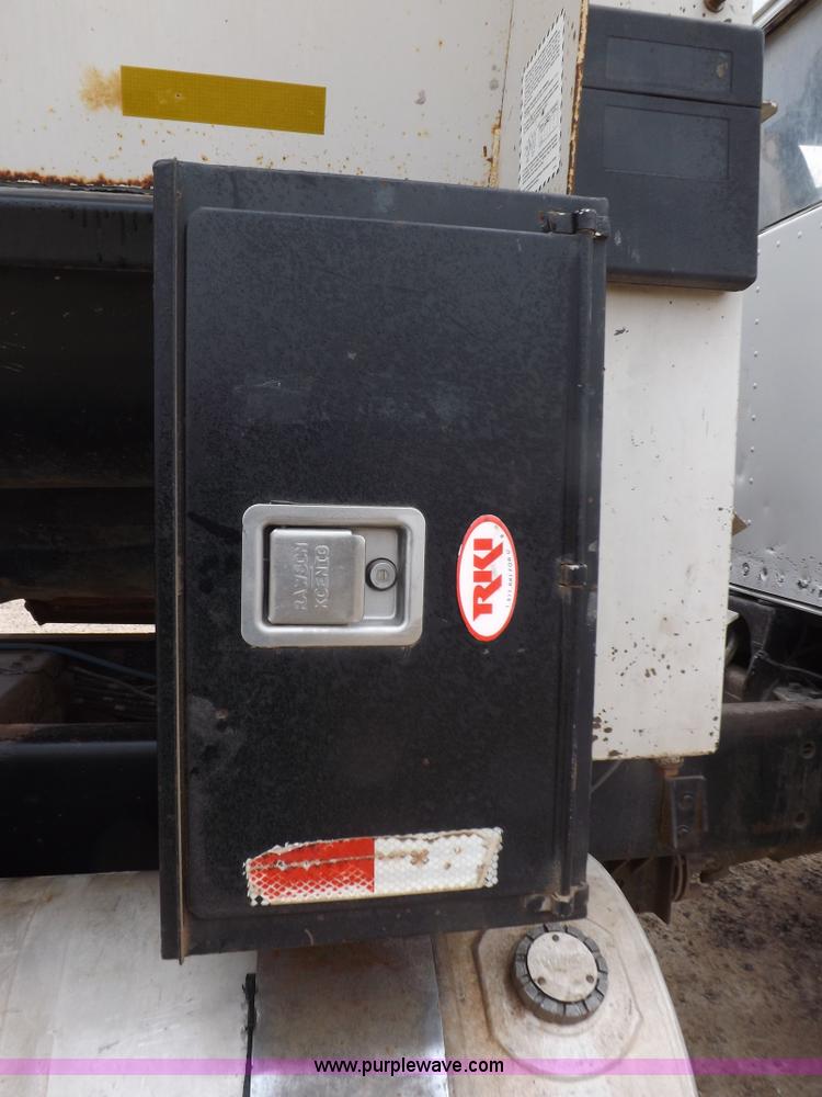 image for item I9250 1992 Kenworth T800 manure spreader truck