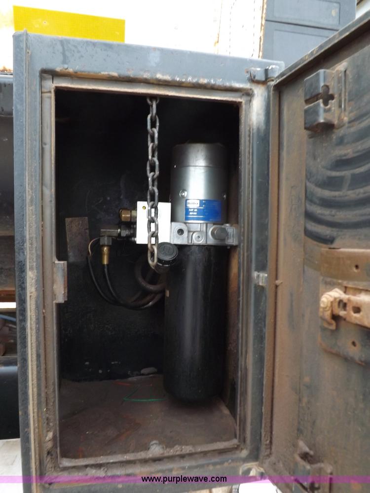 image for item I9250 1992 Kenworth T800 manure spreader truck