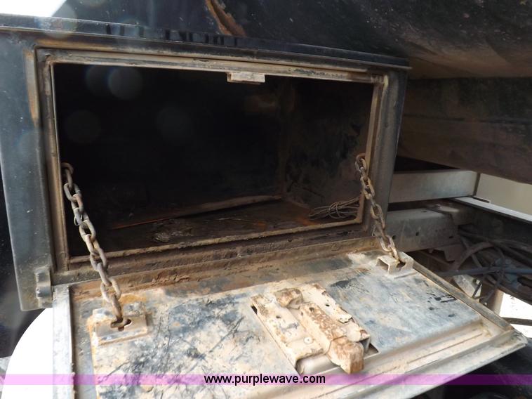 image for item I9250 1992 Kenworth T800 manure spreader truck