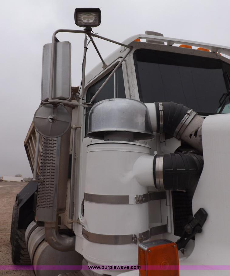 image for item I9250 1992 Kenworth T800 manure spreader truck