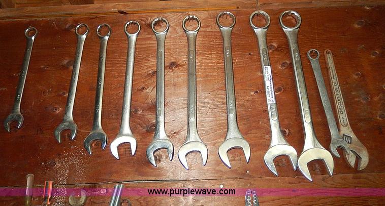 image for item AP9854 Assorted tools