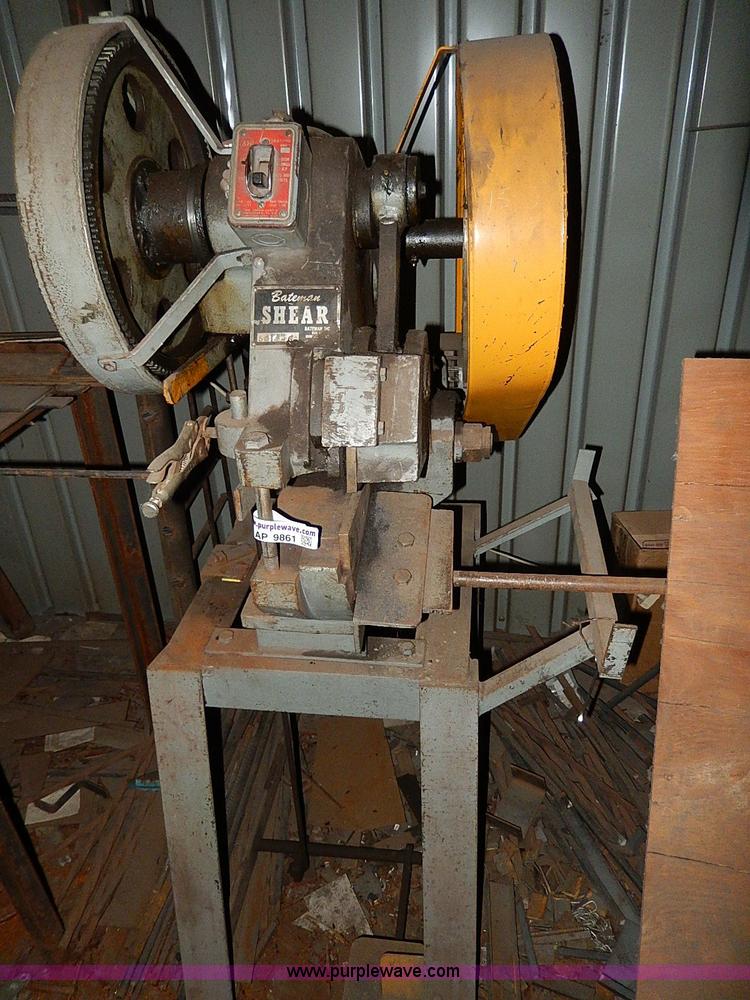 image for item AP9861 Bateman metal shear with stand