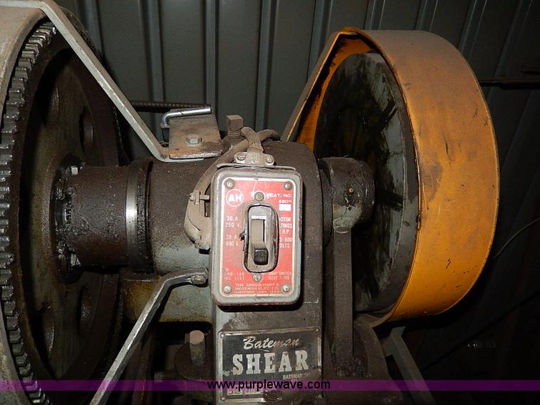 image for item AP9861 Bateman metal shear with stand